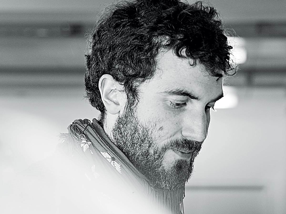 Nicolás Jaar regresa a México El genio de la electrónica experimental presentará Piedras, un show inmersivo e hipnótico.